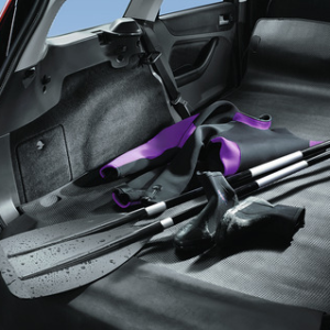 Črna podloga za prtljažnik z logotipom Focus